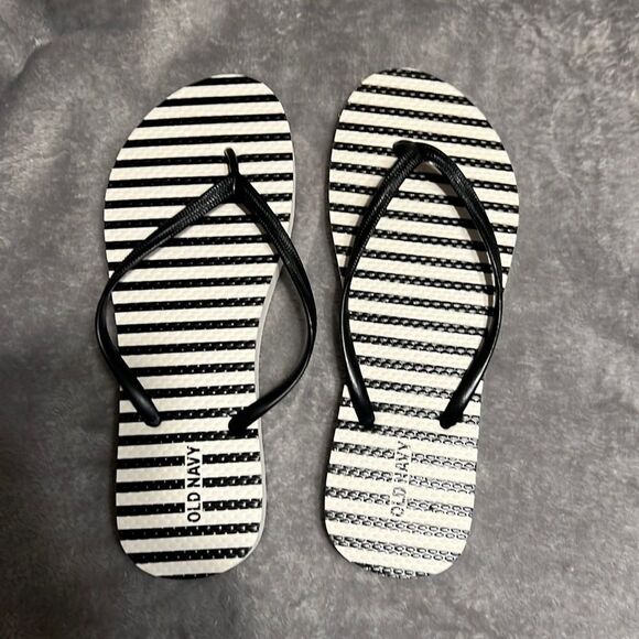 Old Navy Flip Flips Size 8 - Picture 1 of 3